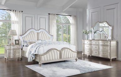 Evangeline 4-piece Upholstered Platform Eastern King Bedroom Set Ivory and Silver Oak